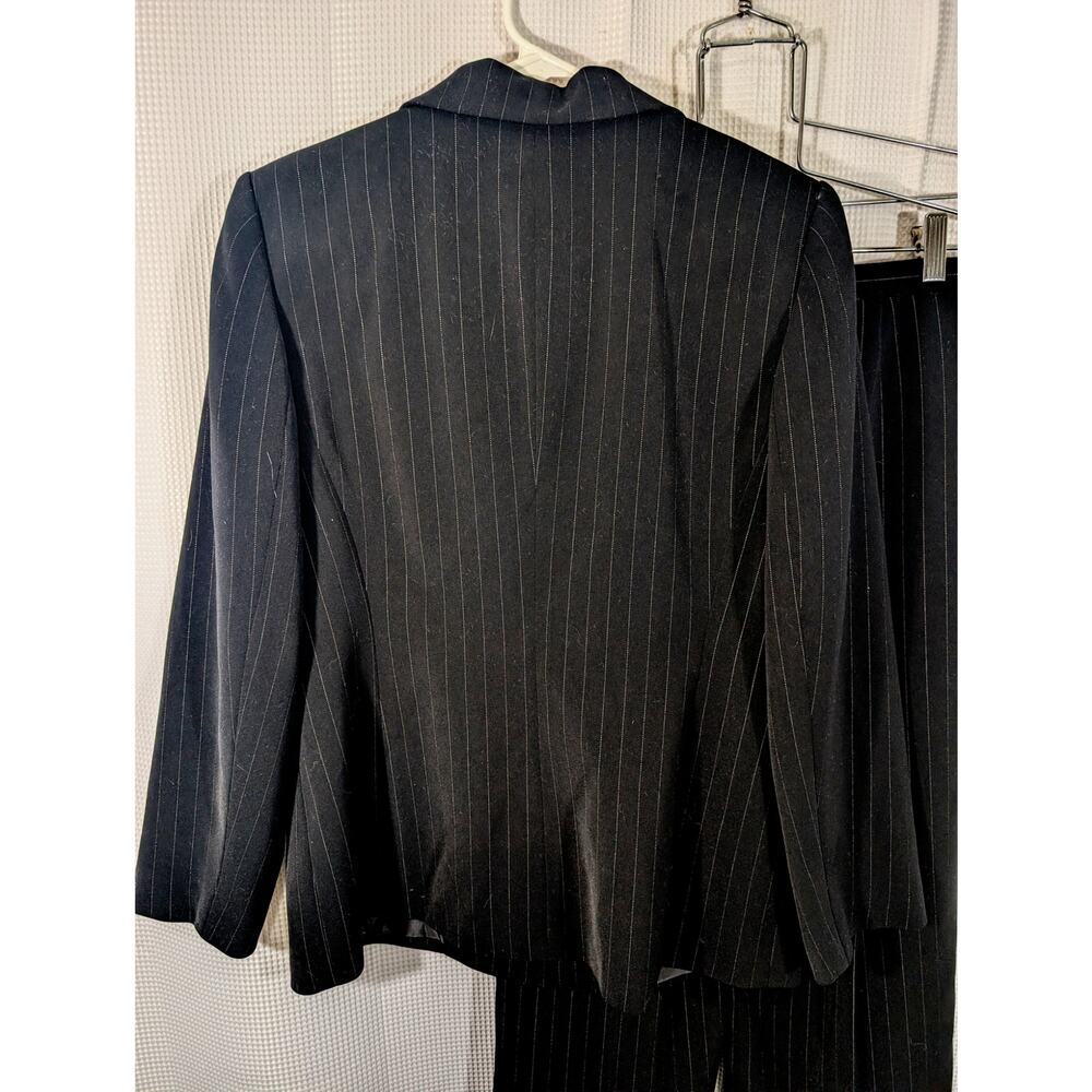 COLLECTIONS FOR LE SUIT! BLACK W/WHITE PINSTRIPE 2 PC JACKET, PANTS SUIT! SZ 10P - Picture 7 of 12